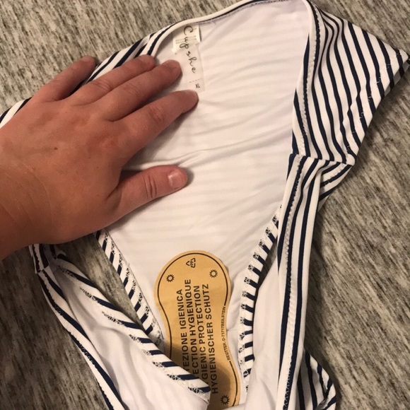 Cupshe bikini swimsuit - Picture 3 of 3